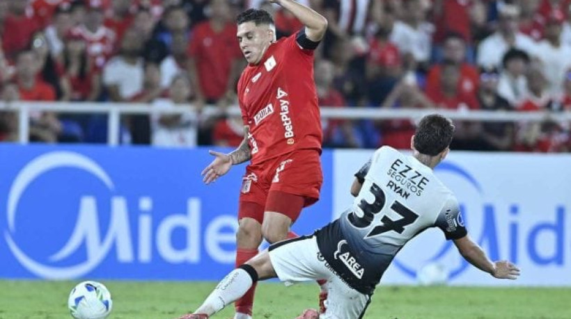 Quintero esteve em campo nas eliminações do Timão contra o Racing e contra o América de Cali nas últimas edições do torneio