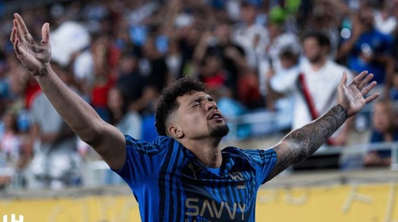 Sauditas saíram atrás no marcador, viraram logo no começo da segunda etapa e marcaram duas vezes na prorrogação para ficar com a vaga