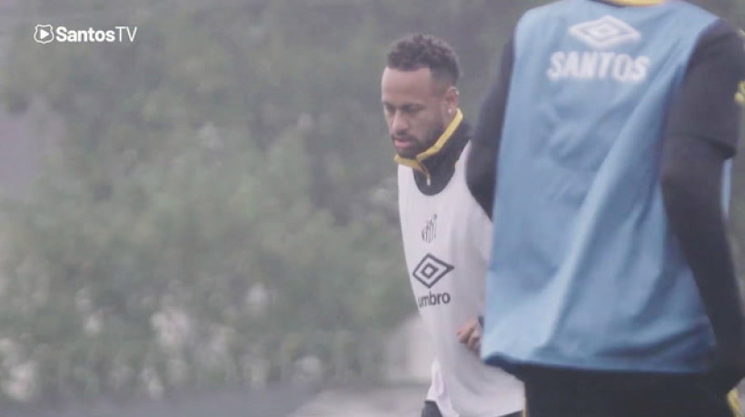 Santos treina forte sob chuva no CT Rei Pelé