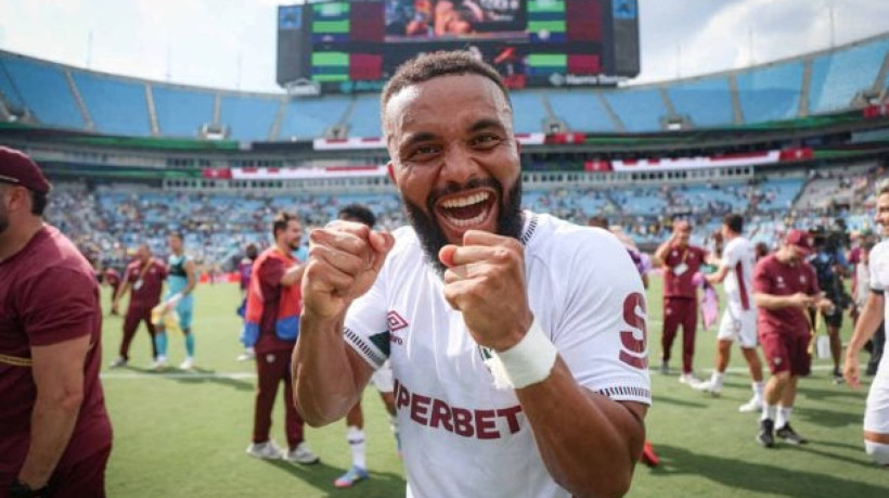 Lateral-direito celebra vitória sobre a Inter de Milão no Mundial, relembra feitos com a camisa do Tricolor e se declara o clube carioca