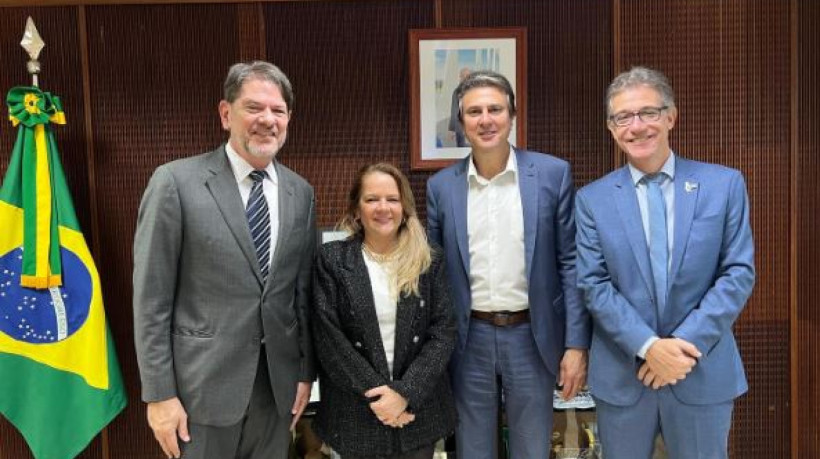 Da esquerda para direita: senador Cid Gomes (PSB), professora Izabelle Mont’Alverne (UVA),  Arthur Chioro (EBSERH) e o ministro Camilo Santana (MEC)