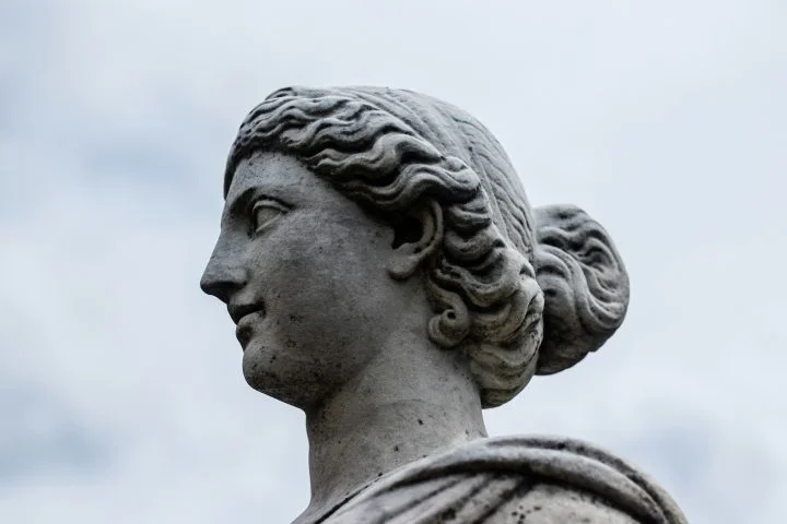 Na mitologia grega, Helena de Troia era famosa por sua beleza. 