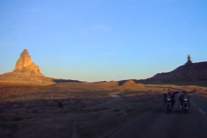 Sem Destino (1969): Considerado um marco do cinema contracultural, este filme sobre liberdade e rebeldia explora paisagens dos Estados Unidos, incluindo partes do Grand Canyon.