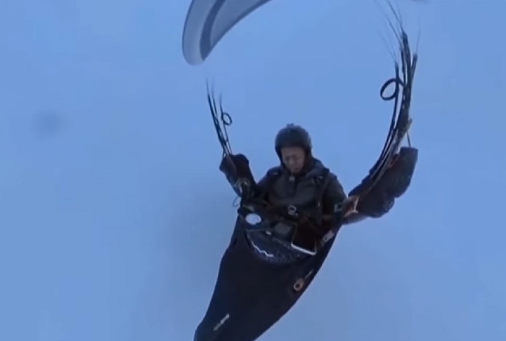 Peng estava voando a cerca de 3 mil metros quando ventos muito fortes o empurraram para cima.