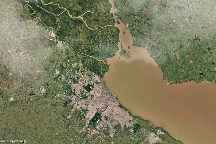 Trata-se de um dos maiores deltas do mundo, mas com uma característica incomum: ao contrário da maioria dos deltas que deságuam no mar, o Delta do Paraná desemboca em um estuário (transição entre um rio e o mar).