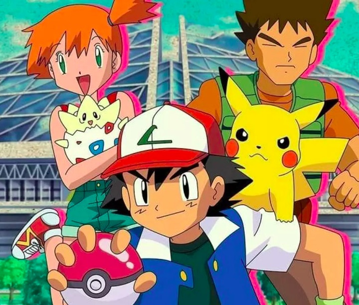Ao lado de seus amigos, Pikachu, Misty e Brock, Ash viaja por diversas regiões, enfrentando desafios, capturando novos Pokémon e participando de diversas batalhas contra outros treinadores.