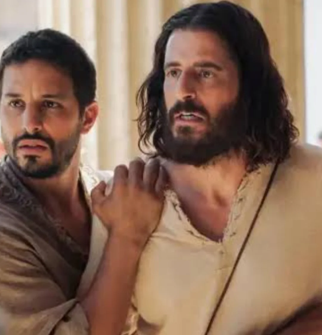 O ator e colegas do projeto, dentre eles o criador Dallas Jenkins, foram ao Vaticano para promover a quinta temporada de The Chosen. 