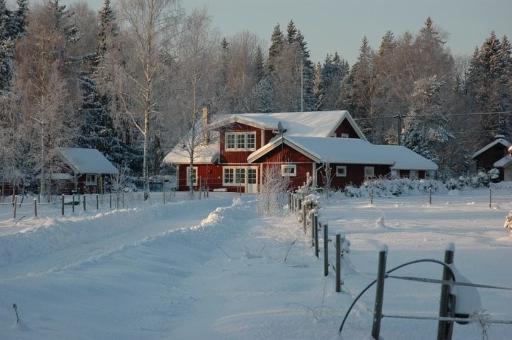 O clima em Estocolmo é variado e oferece experiências únicas em cada estação do ano. Durante o inverno, as temperaturas podem chegar a abaixo de zero, e os dias costumam ser curtos.