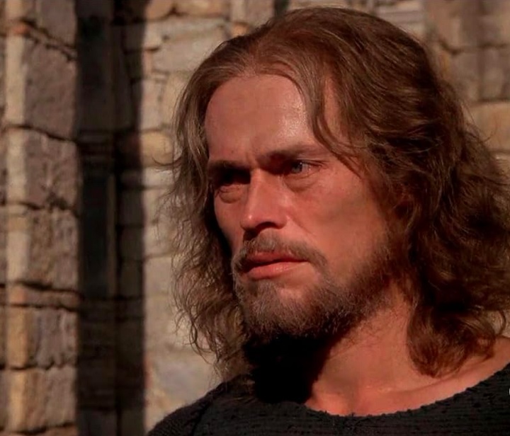 Willem Defoe, em A Última Tentação de Cristo (1988): O filme, dirigido por Marin Scorsese, é baseado no livro homônimo de Nikos Kazantzakis e apresenta uma visão controversa e não convencional da vida de Jesus, explorando suas dúvidas, tentações e conflitos internos.