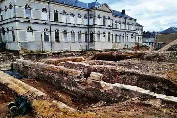 Arqueólogos descobriram uma necrópole romana em Orléans, na França, com mais de 60 túmulos construídos entre os séculos 1 e 3 d.C. A descoberta foi feita pelo Serviço Arqueológico de Orléans .