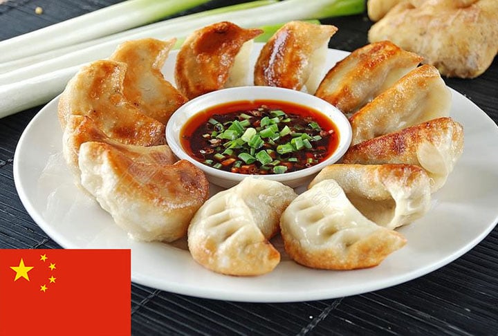 1º lugar - Guotie (China) - Bolinho de massa frita, similar ao guioza japonês e uma variação do jiaozi, bolinho salgado popular na China. Na receita do recheio do guotie entram carne de porco desfiada, cebolinha, repolho chinês, gengibre, óleo de gergelim e vinho de arroz.