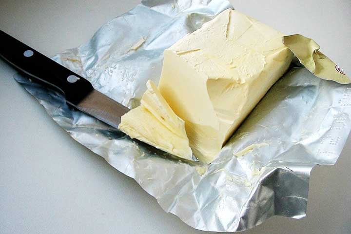 Um debate sempre rondou os especialistas sobre dois produtos presentes no café da manhã dos brasileiros: manteiga x margarina. Diante disso, essa galeria mostra as indicações de consumo e diferenças entre elas, que combinam com alimentos como pão e bolo.