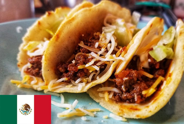 4º lugar - Tacos (México) - Massa fina feita de milho ou trigo, coberta por variedade de vegetais ou carnes, com tempero apimentado.  