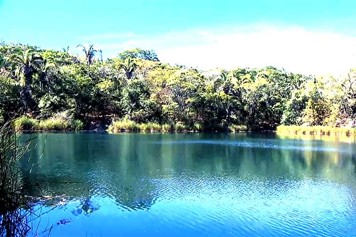 Há relatos de tentativas de medição com cabos de até 600 metros, que mesmo assim não atingiram o fundo.