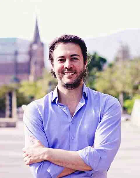 A reconfiguração de Medellín começou nos anos 2000, implementado um novo modelo de gestão voltado à integração entre desenvolvimento urbano e justiça social. Em destaque, Daniel Quintero, ex-prefeito de Medellín, que concorrerá à presidência do país.