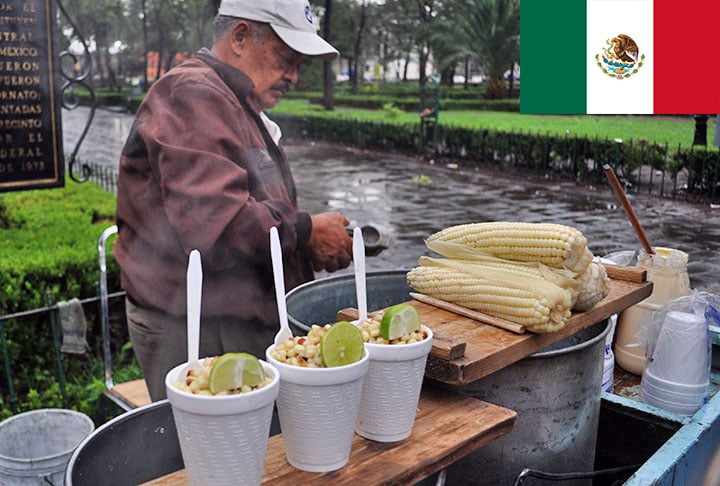 9º lugar - Esquites (México) - Grãos de milho branco que foram fervidos e amolecidos em água, que normalmente contém sal e epazote. Às vezes, o milho também é refogado na manteiga e na cebola depois de cozido.