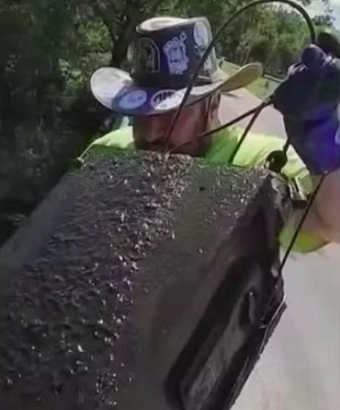 O casal logo ligou para a polícia para comunicar a descoberta. As autoridades militares, após investigação, concluíram que o dinheiro provavelmente foi roubado do verdadeiro dono e autorizaram James e Barbie a ficar com o que restou.