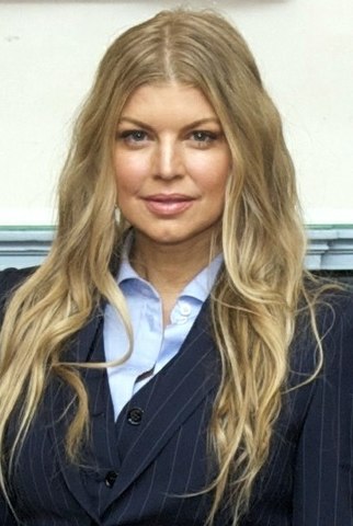  A cantora americana Fergie resistiu no começo, mas aceitou fazer hipnoterapia para combater seu vício em metanfetamina, substância ilícita capaz de afetar o sistema nervoso e o comportamento. Ela declarou que passou a gostar de hipnose ao longo do tratamento. 