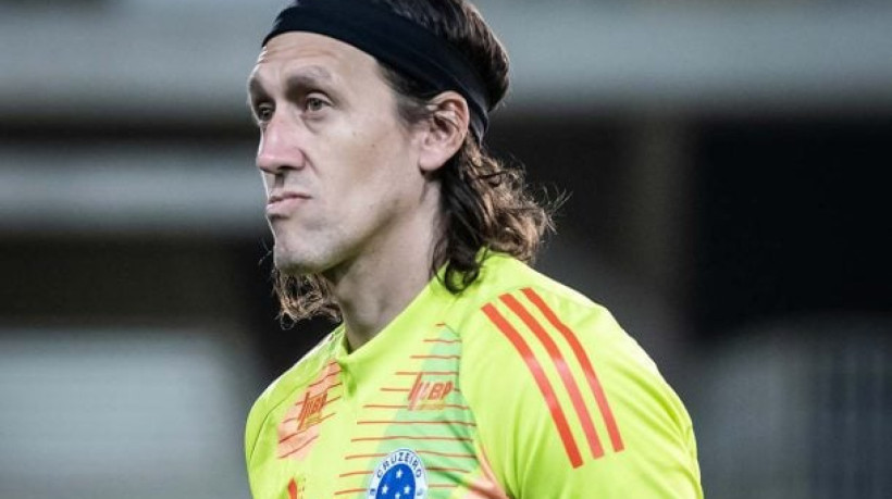 Goleiro sofria com severas críticas da torcida até que optou por colocar fim a uma trajetória de 12 anos no Timão: 'Não tinha força para ajudar'