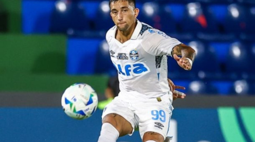 Atacante uruguaio sofreu queimaduras no pé direito e deve ficar afastado dos treinos do Imortal. Previsão de retorno é de dez dias