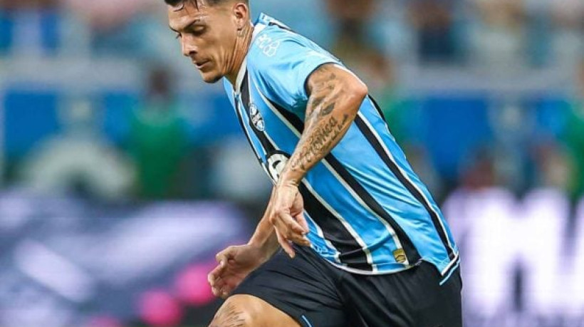 Clube busca um substituto para Rodrigo Ely, que operou o joelho e só deve voltar a jogar em 2026