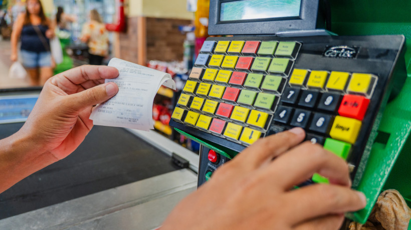 44% dos entrevistados responderam que pretendem economizar no ano que vem