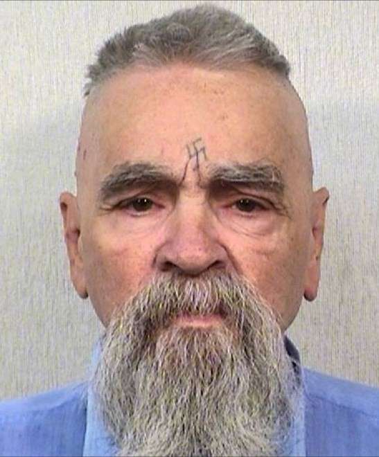 Manson morreu na prisão em 2017, mas seu nome e os horrores que ele e seus seguidores causaram continuam sendo uma lembrança sombria da capacidade humana para o mal quando combinada com ideologias distorcidas e manipulação.