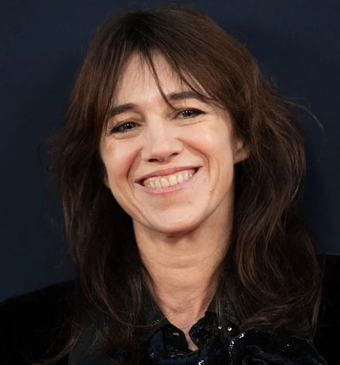 CHARLOTTE GAINSBOURG - Nascida em Londres em 21/7/1971, tem nacionalidade francesa. Filha do cantor Serge Gainsbourg e da atriz Jane Birkin, cresceu no meio artístico. Em 2009, foi premiada como Melhor Atriz no Festival de Cannes por Anticristo. Também é cantora.