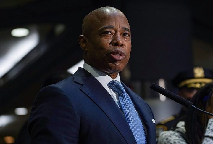 Até mesmo o atual prefeito de Nova York, Eric Adams, precisou comentar sobre suspeitas de ter uma infestação de ratos em sua casa, no Brooklyn.