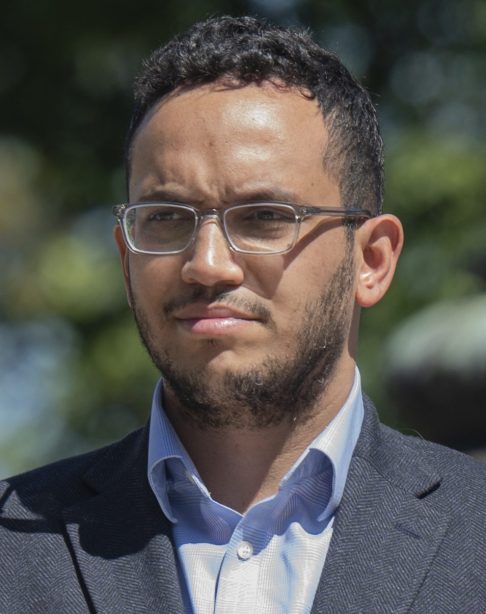 Além disso, o conselheiro municipal de Nova York, Shaun Abreu, propôs uma lei chamada Flaco, que prevê o uso de anticoncepcionais para ratos em áreas críticas.