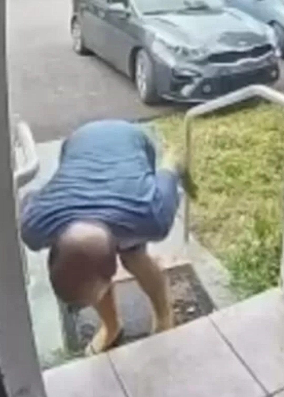 Mas o entregador não gostou e cuspiu 3 vezes na comida.