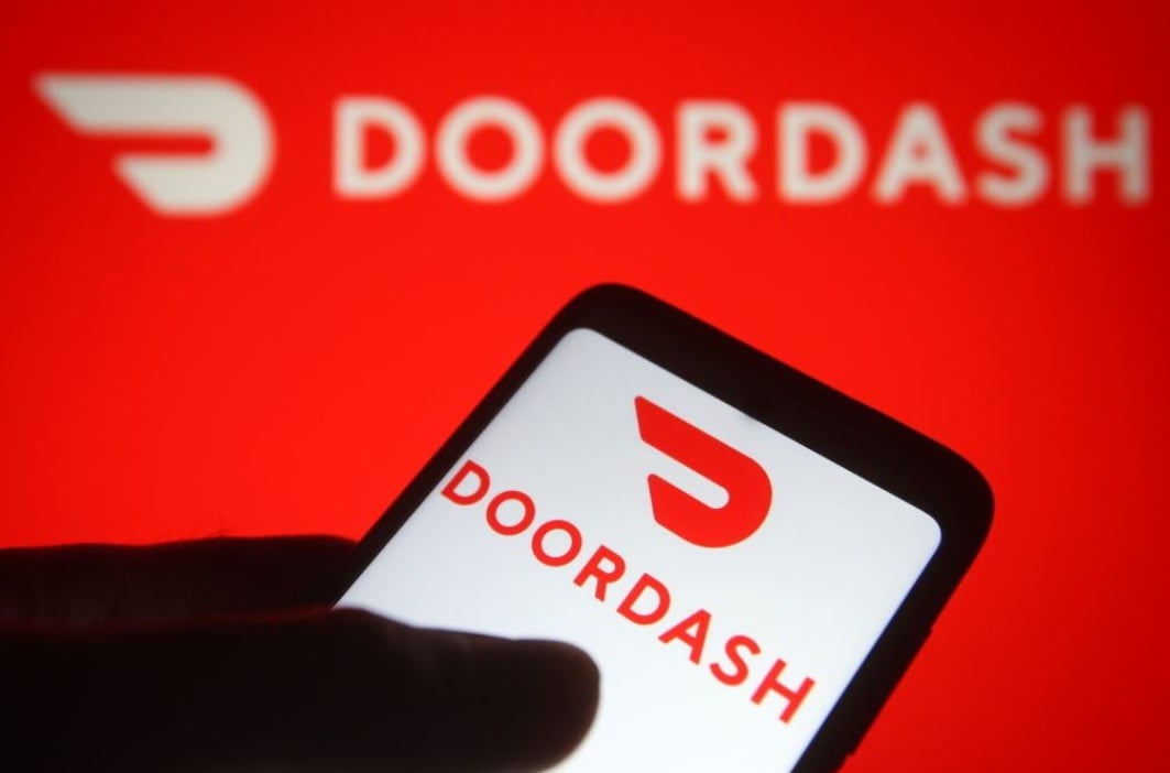 A Door Dash, empresa de aplicativo responsável pela entrega, pediu desculpas ao cliente e disse que consertaria a situação.
