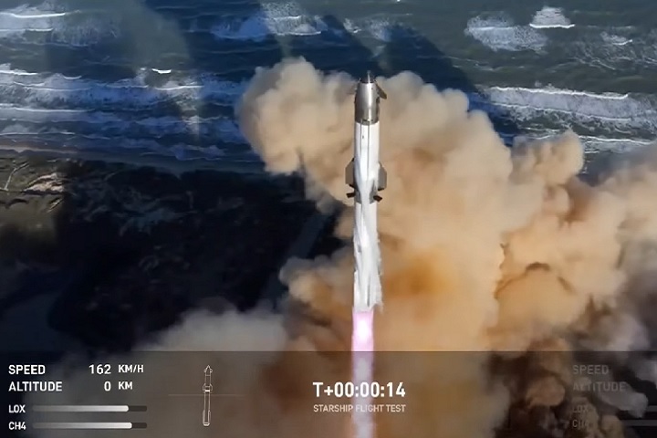 Oito minutos após a decolagem, o controle de missão perdeu contato com a nave, que transportava sua primeira carga de teste com satélites simulados.