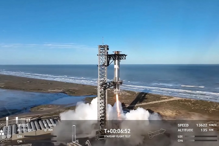 O foguete Super Heavy, por sua vez, completou seu retorno à plataforma de lançamento aproximadamente sete minutos após a decolagem, seguindo o plano previsto. 