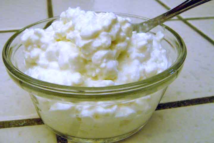 O suplemento é rapidamente absorvido pelo corpo, facilitando a recuperação muscular pós-treino e contribuindo para o aumento da massa magra. Uma das comidas que ele substitui é o queijo cottage.