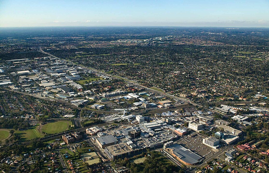 Localizada na Grande Sydney, na Austrália, Blacktown é uma cidade multicultural e um dos municípios com maior diversidade étnica do país. Destaca-se por seu desenvolvimento urbano, centros comerciais e áreas residenciais. Também possui atrações como o Featherdale Wildlife Park e várias reservas naturais.
