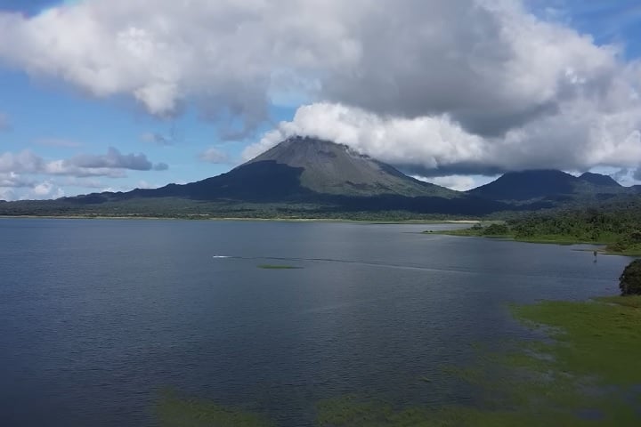 Com 22 km de diâmetro, esse vulcão revela aspectos importantes da história geológica da Amazônia, uma região mais conhecida por sua biodiversidade.