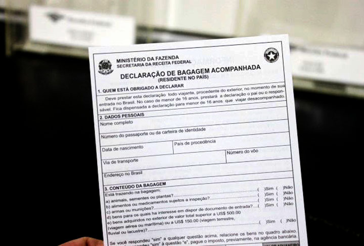 Se você exceder a cota, a declaração pode ser feita diretamente na fila de bens a declarar após o desembarque, ou pela plataforma online mencionada anteriormente. 