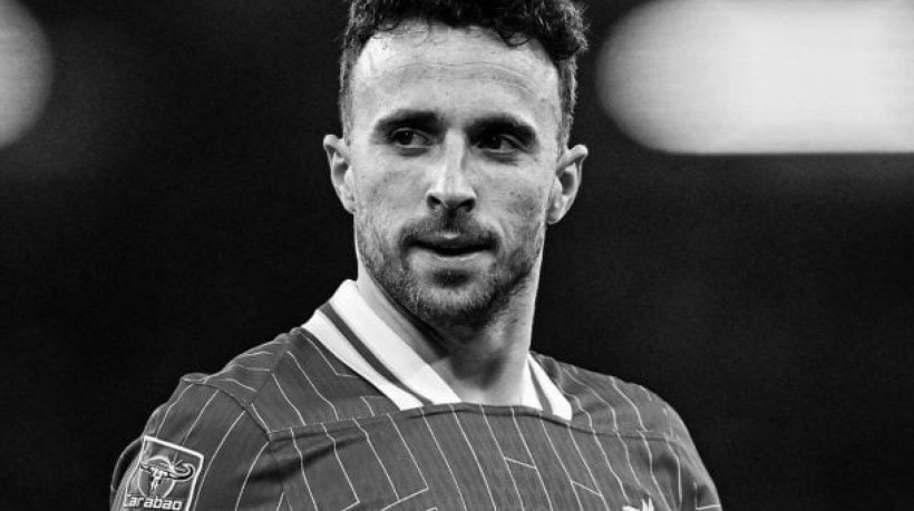 Camisa 20 do Liverpool morreu em um trágico acidente de carro, junto com o irmão, à caminho da Inglaterra; atleta deixa três filhos