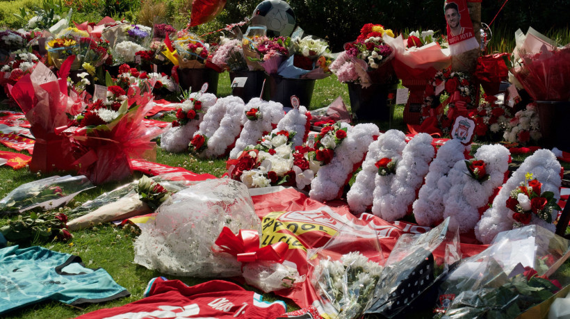 Torcedores do Liverpool fizeram homenagem para Diogo Jota