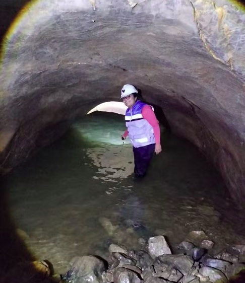Foram identificados 14 artefatos ao longo da caverna, que está parcialmente submersa.