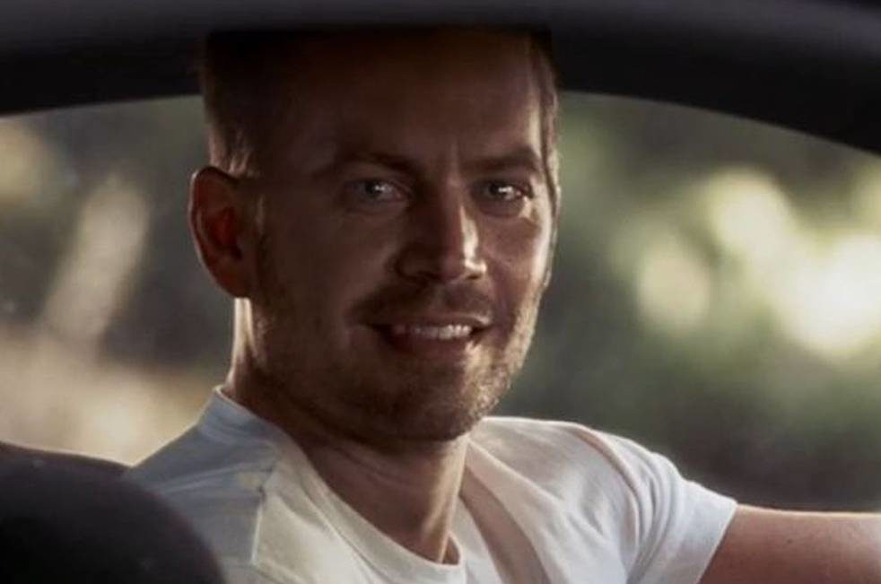 “Velozes e Furiosos 7” (2015): A tecnologia de rejuvenescimento digital já tinha sido vista antes em outros filmes, mas aqui ela atingiu um novo degrau quando recriou o ator Paul Walker – que havia falecido anos antes – inteiramente por computação. 