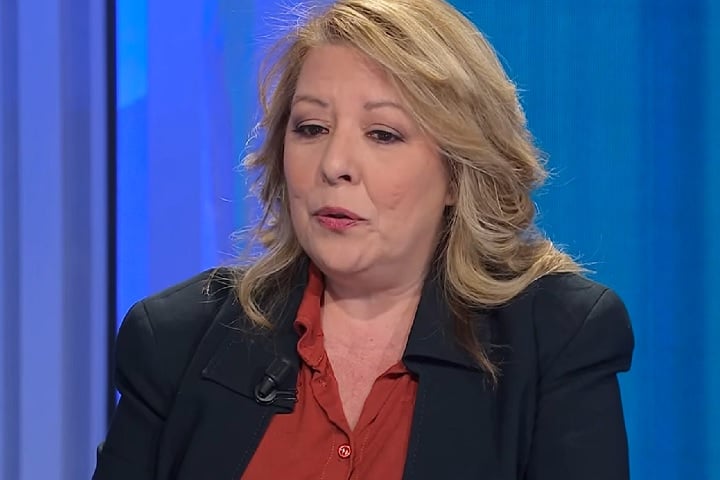 Porém, exames mostraram que o material genético encontrado no líquido é da própria proprietária da estátua, Gisella Cardia, que se apresenta como vidente e organizava as peregrinações.