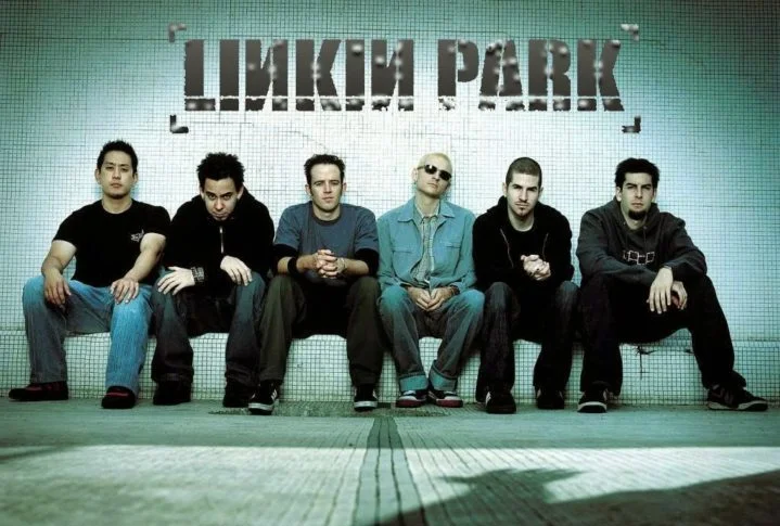In the End está presente no álbum de estreia do Linkin Park, intitulado Hybrid Theory, lançado em 2000. A canção se tornou um dos maiores sucessos da banda e é conhecida por suas letras emocionais e poderosas, bem como pela combinação de elementos de rock alternativo e nu metal.