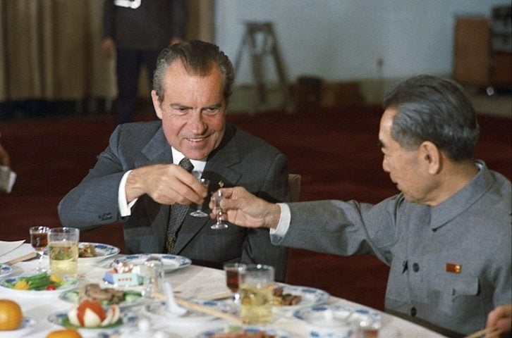 Após a renúncia, Richard Nixon lançou oito livros e viajou pelo mundo exercendo importantes funções diplomáticas. 
