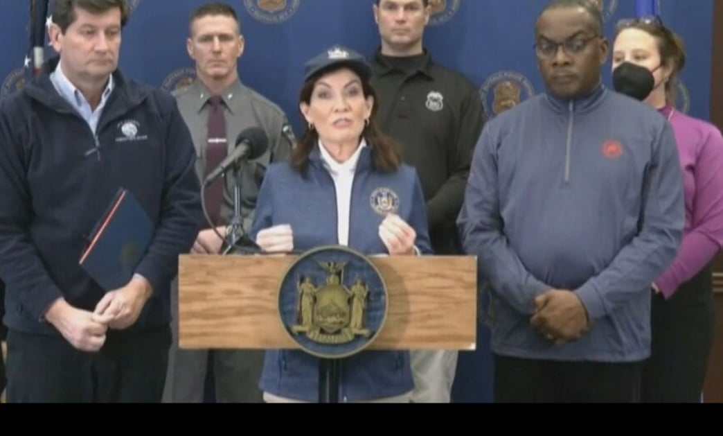 A governadora do estado de Nova York fez um apelo para que todos evitassem sair de casa.