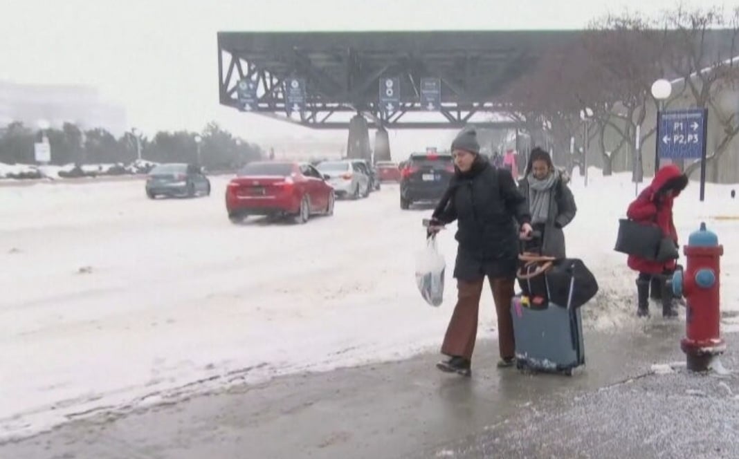Muita gente que havia planejado passar o Natal em outras áreas teve que desistir. Foi um fim de ano em que várias famílias não puderam se reencontrar. 