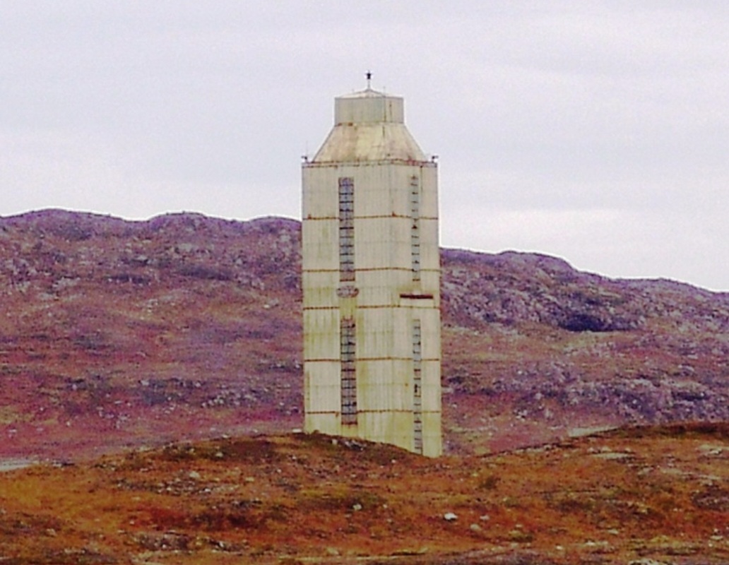 Atualmente o buraco mais profundo do mundo é o Kola Superdeep Borehole, na Península de Kola, na Rússia. 
Escavado desde 24/5/1970 até 1991, após o fim da União Soviética, em 1991, o buraco chega a 11.034 metros abaixo do nível do mar.