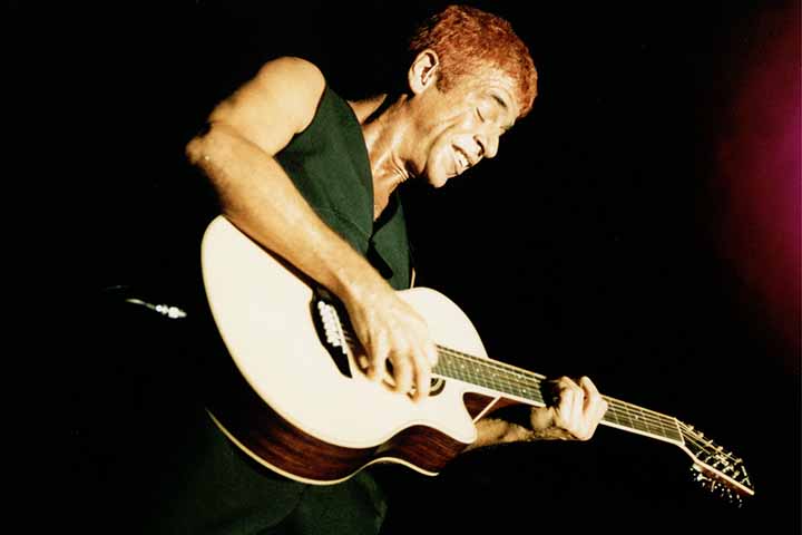 Aos 19 anos, ele tocava no grupo Veludo Elétrico com Fernando Gama e Paul de Castro. Um ano depois, o cantor, ao lado de Ritchie e Lobão, formou a banda Vímana, Mas foi expulso pelo ex-tecladista do Yes, Patrick Moraz, por não concordar com os rumos que a banda acabou seguindo
