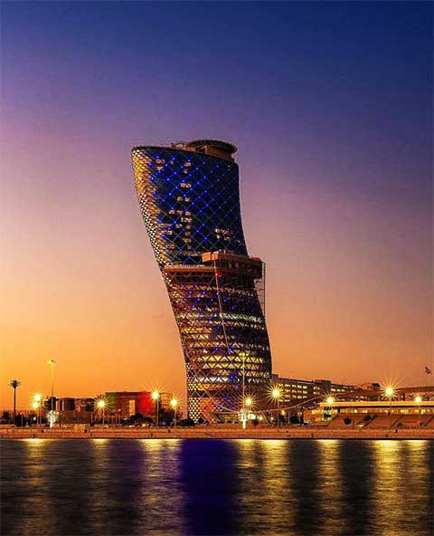 Em síntese, Abu Dhabi é uma cidade que impressiona não apenas por seus recordes arquitetônicos, como o da Capital Gate, mas pela forma como se reinventa constantemente. 